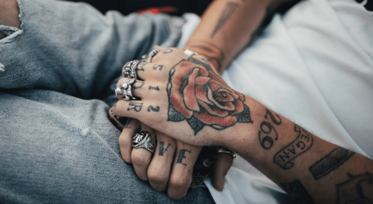Tatuagem na Mão: 40 Opções Femininas e Masculinas