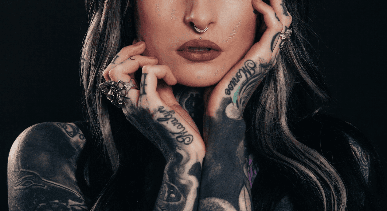 Encontre o Estilo de Tatuagem Feminina Perfeito para Você!