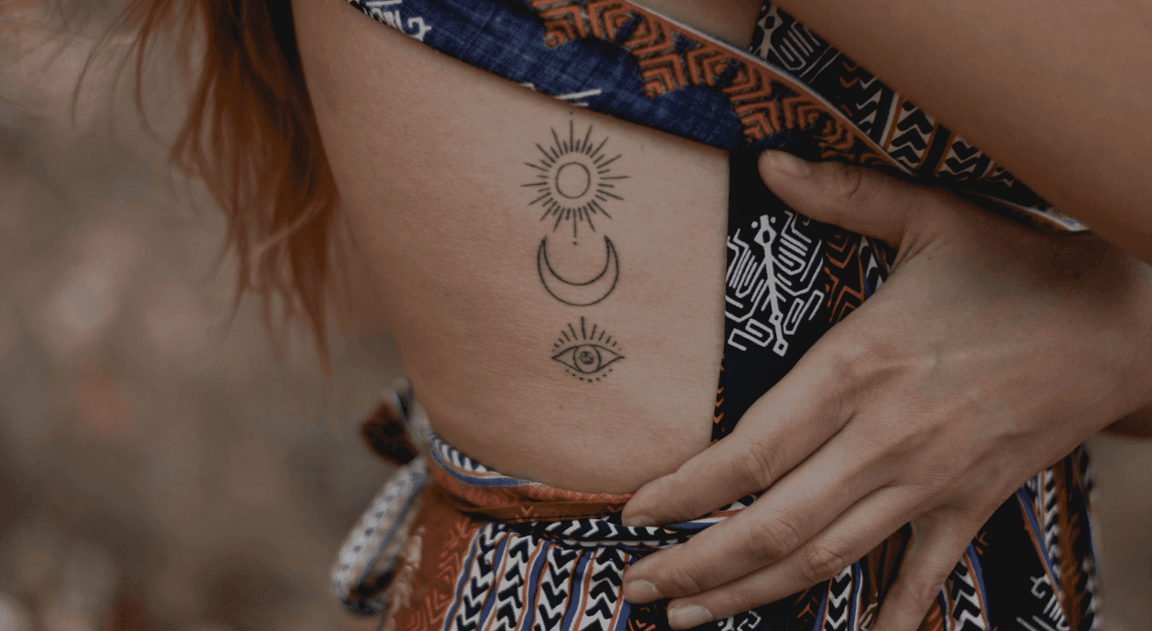 Tatuagem na Costela: Feminina, Masculina, Cuidados e Inspirações